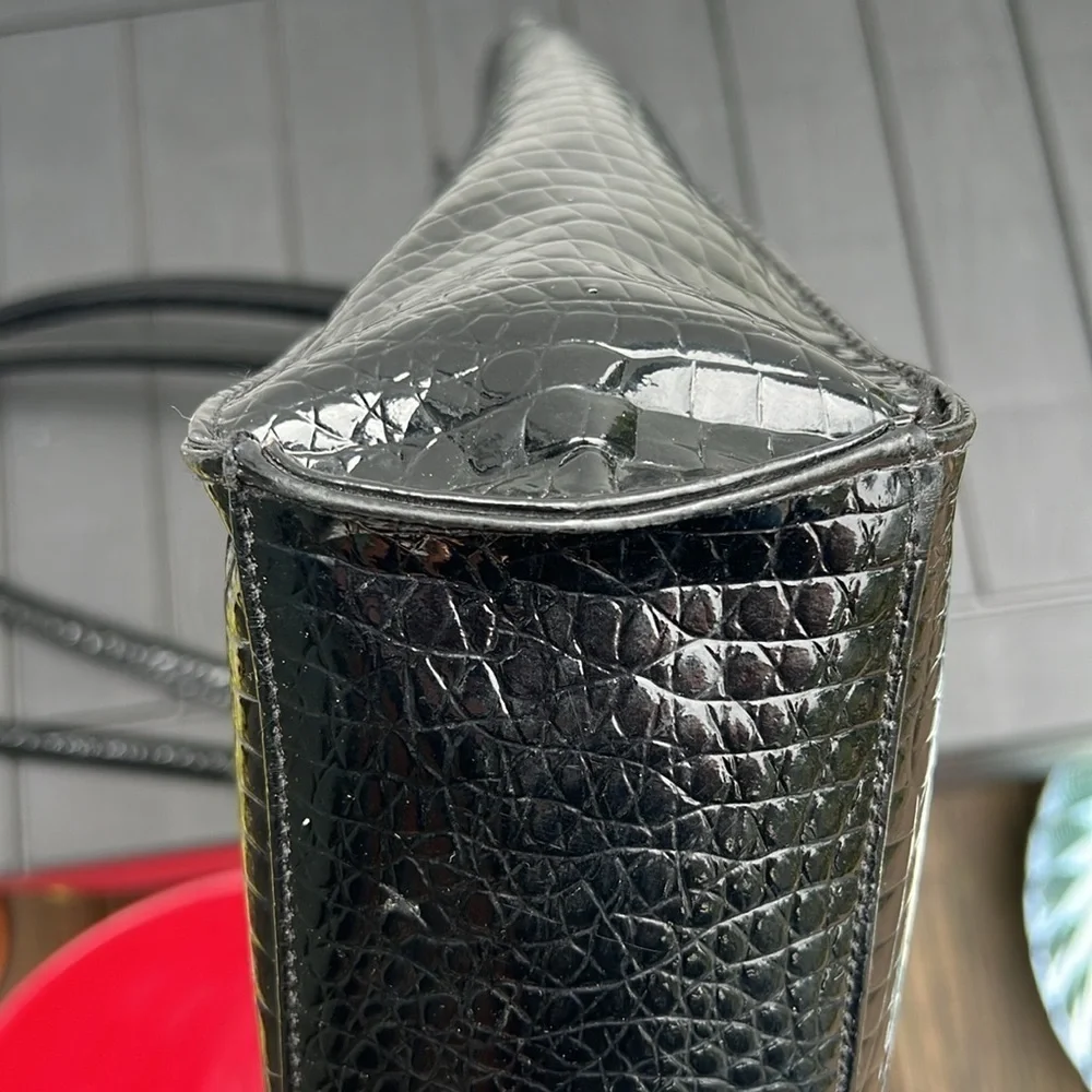 ST. JOHN tote black patent leather crock print
